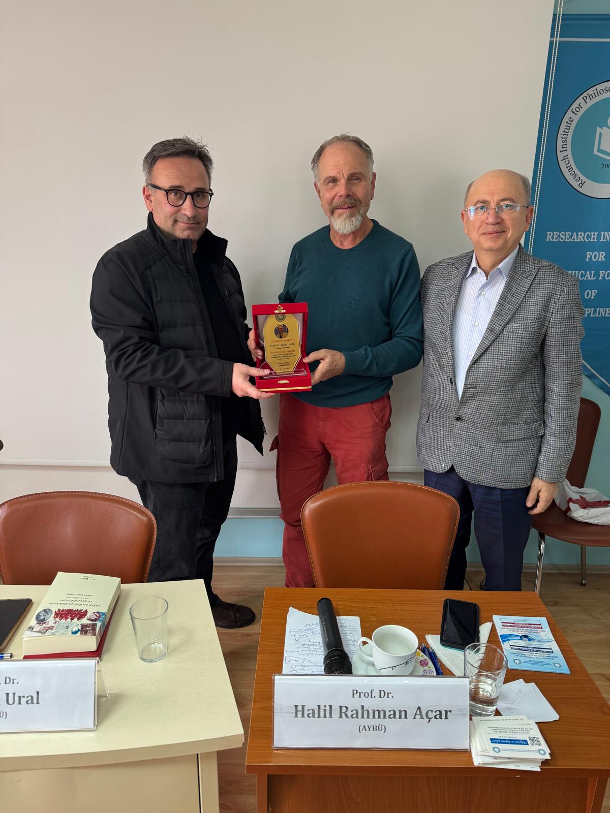 İSLAM DÜNYASI VE FELSEFE -Prof. Dr. Şafak URAL-